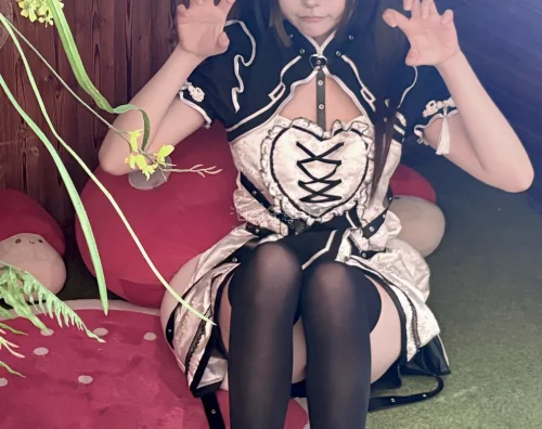 终于从挖煤姬的包裹里拆出心心念念的宝贝了！不得不说，在挖煤姬海淘真的太香了，流程丝滑，包装也超用心。这次买到了我特别喜欢的裙子开心