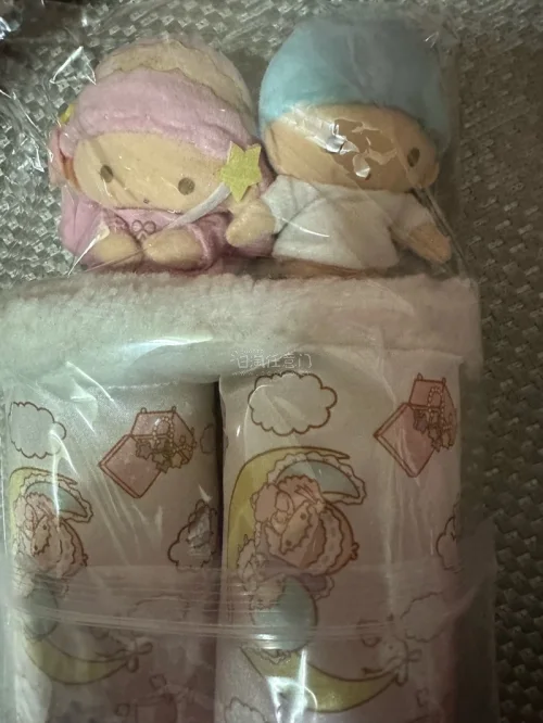 偶然间发现很可爱的三丽鸥双子星靴撑（应该叫这个吧），让我印象最深的是kiki和lala两颗萌萌的脑袋，于是果断拿下，物流很快实物也很貌美，体验感棒棒哒！