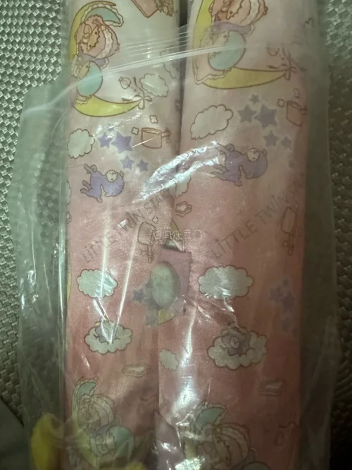 偶然间发现很可爱的三丽鸥双子星靴撑（应该叫这个吧），让我印象最深的是kiki和lala两颗萌萌的脑袋，于是果断拿下，物流很快实物也很貌美，体验感棒棒哒！