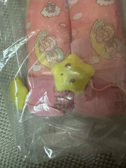 偶然间发现很可爱的三丽鸥双子星靴撑（应该叫这个吧），让我印象最深的是kiki和lala两颗萌萌的脑袋，于是果断拿下，物流很快实物也很貌美，体验感棒棒哒！