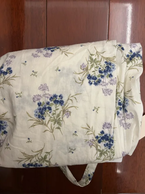 买到一条全新带吊牌的sm2碎花半裙 花色很漂亮 蓝色的碎花 材质也很舒服 发货很快 包装很好！！！！推荐购买