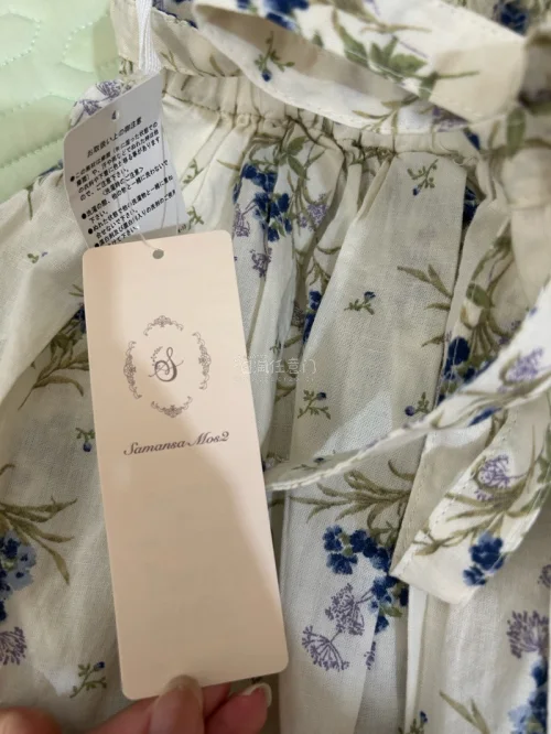 买到一条全新带吊牌的sm2碎花半裙 花色很漂亮 蓝色的碎花 材质也很舒服 发货很快 包装很好！！！！推荐购买