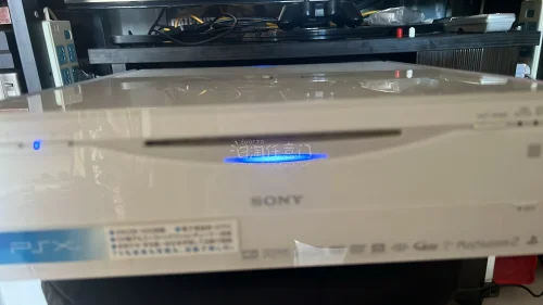 又一台PSX——7500到手了！所有功能都正常除了不能读取CD光盘，不过无伤大雅，PS2是开创DVD时代的先锋啊，能够播放DVD、PS2大部份游戏就知足了☺️
