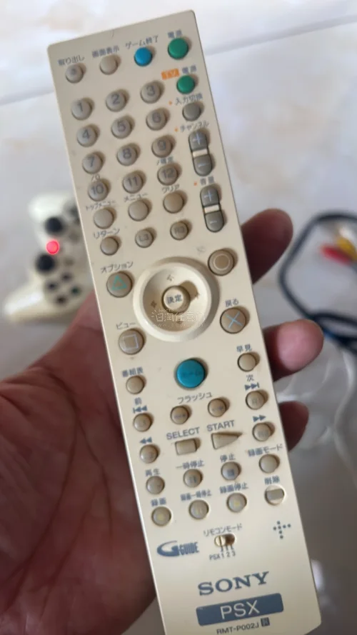 又一台PSX——7500到手了！所有功能都正常除了不能读取CD光盘，不过无伤大雅，PS2是开创DVD时代的先锋啊，能够播放DVD、PS2大部份游戏就知足了☺️
