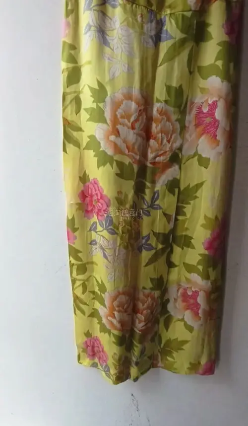 EMS快递真的超级快，推荐推荐，还可以用积分抵一部分运费。很好看的高田贤三花卉裙，KENZO的设计还是很牛的