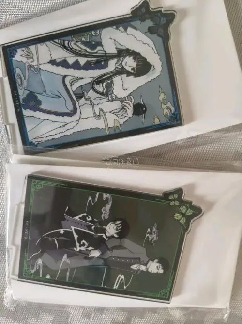 xxxholic×hub通贩和煤炉切的acca挂件，等了好久～xxxholic一如既往的美丽！玻璃质感的立牌，纹理清晰，还有我超爱的百四柄图！尼吉超好吃！走的海运，一月左右到手～