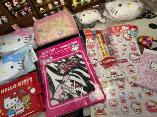 这次购买大一堆hellokitty周边产品，超级可爱，这次走的竹蜻蜓路线，速度也很快，包装也可以，好会继续使用的