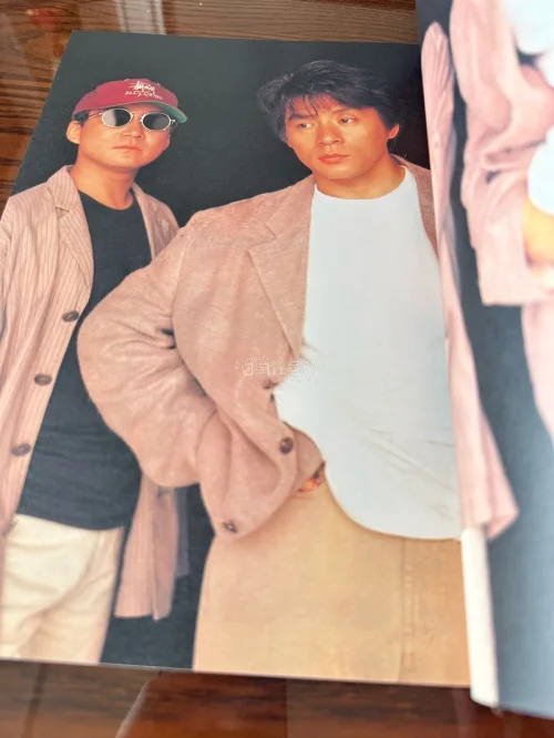 随便逛挖煤姬的时候发现了几本以前的演唱会写真集，一看价格很实惠，果断入手，收到以后也没有让我失望。卖家保存完好，体会到了挖煤的快乐