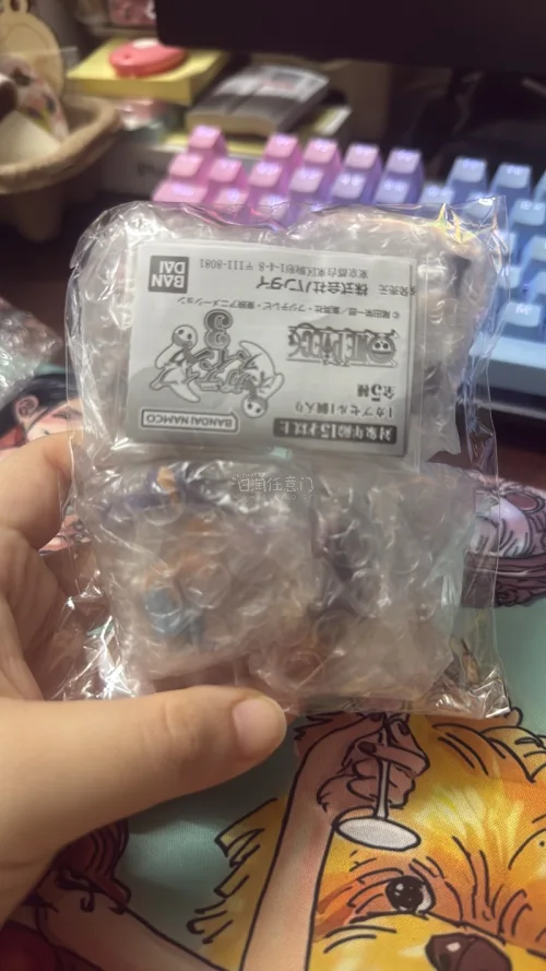 很开心的购物体验，购入未来岛消极扭蛋第三弹，红发罗宾布鲁克弗兰奇又凑齐了草帽团了，十分开心。另外还有mini大头女帝，很难得买到了原袋