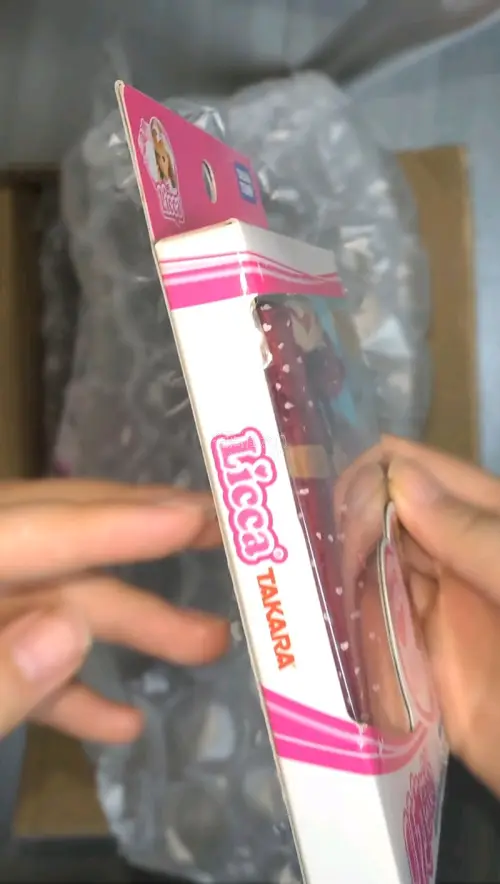 这次国际快递使用竹蜻蜓专线寄回。感觉最近审核比之前慢了，预报备加审核等了10天后发货。国际快递非常快，发货后大约11天就收到了。挖煤姬的商品包装非常严实，可以确保商品在运输过程中不会受到任何损坏。收到很喜欢。
