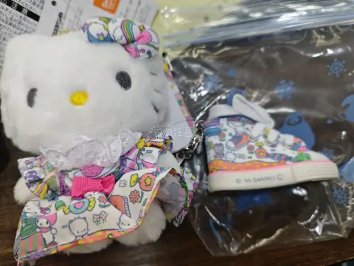 这次收到了一批海量米奇米妮毛绒玩偶，还有三丽鸥展会限定Hello Kitty挂件，整体购物体验十分满意。
卖家描述如实，商品无破损污渍，Hello Kitty标注未使用保存完好，平台入库称重清晰，结算汇率透明，各项费用明细一目了然，优惠券抵扣后价格划算。
转运流程顺...这次收到了一批海量米奇米妮毛绒玩偶，还有三丽鸥展会限定Hello Kitty挂件，整体购物体验十分满意。 卖家描述如实，商品无破损污渍，Hello Kitty标注未使用保存完好，平台入库称重清晰，结算汇率透明，各项费用明细一目了然，优惠券