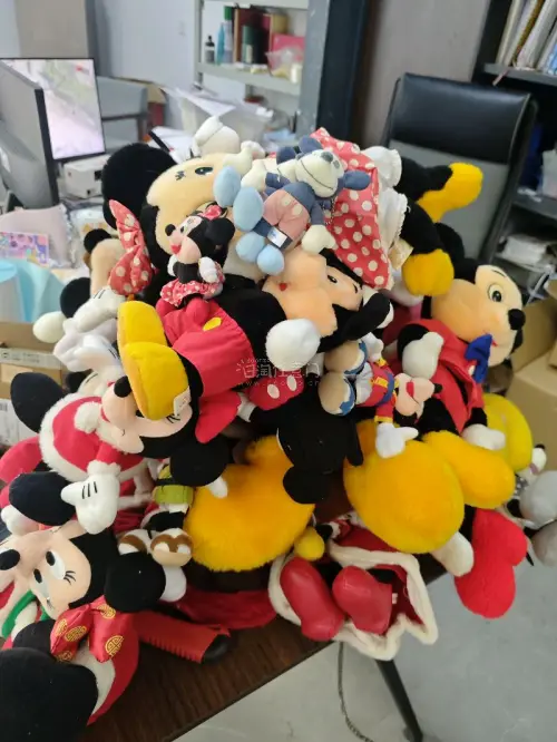 这次收到了一批海量米奇米妮毛绒玩偶，还有三丽鸥展会限定Hello Kitty挂件，整体购物体验十分满意。
卖家描述如实，商品无破损污渍，Hello Kitty标注未使用保存完好，平台入库称重清晰，结算汇率透明，各项费用明细一目了然，优惠券抵扣后价格划算。
转运流程顺...这次收到了一批海量米奇米妮毛绒玩偶，还有三丽鸥展会限定Hello Kitty挂件，整体购物体验十分满意。 卖家描述如实，商品无破损污渍，Hello Kitty标注未使用保存完好，平台入库称重清晰，结算汇率透明，各项费用明细一目了然，优惠券