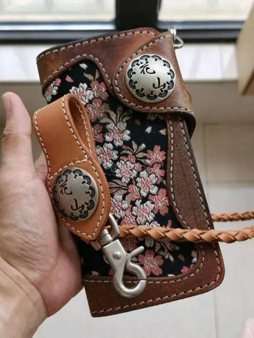来自京都的品牌，漂亮的艺术品，手感非常好，图案也是非常经典。感谢挖煤姬，煤炉拍卖顺利拿下了，到手与图片一致。还有几单在路上，顺利哦！