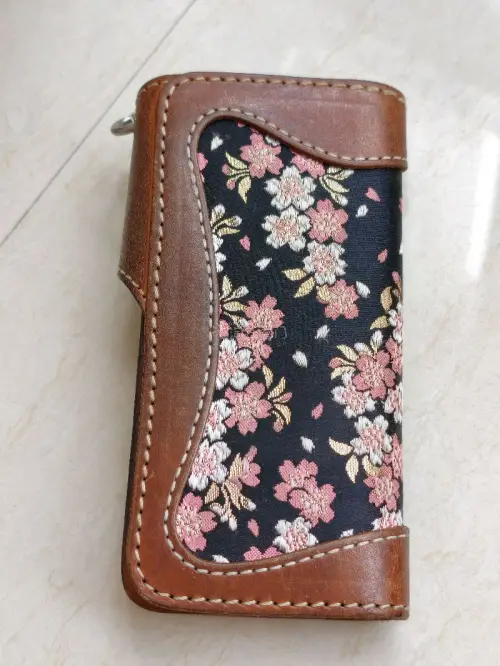 来自京都的品牌，漂亮的艺术品，手感非常好，图案也是非常经典。感谢挖煤姬，煤炉拍卖顺利拿下了，到手与图片一致。还有几单在路上，顺利哦！