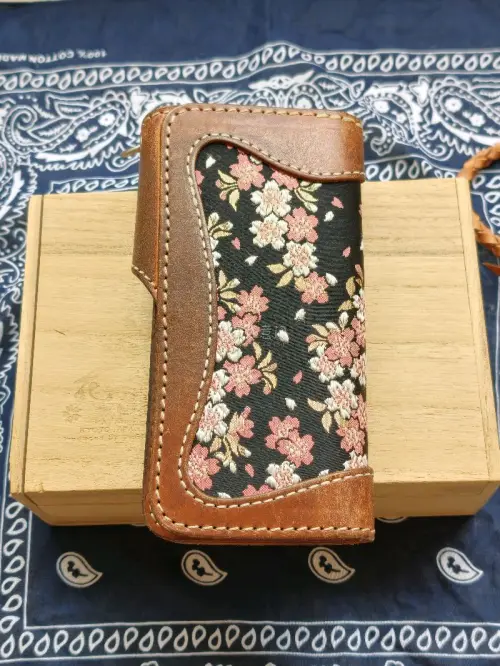 来自京都的品牌，漂亮的艺术品，手感非常好，图案也是非常经典。感谢挖煤姬，煤炉拍卖顺利拿下了，到手与图片一致。还有几单在路上，顺利哦！