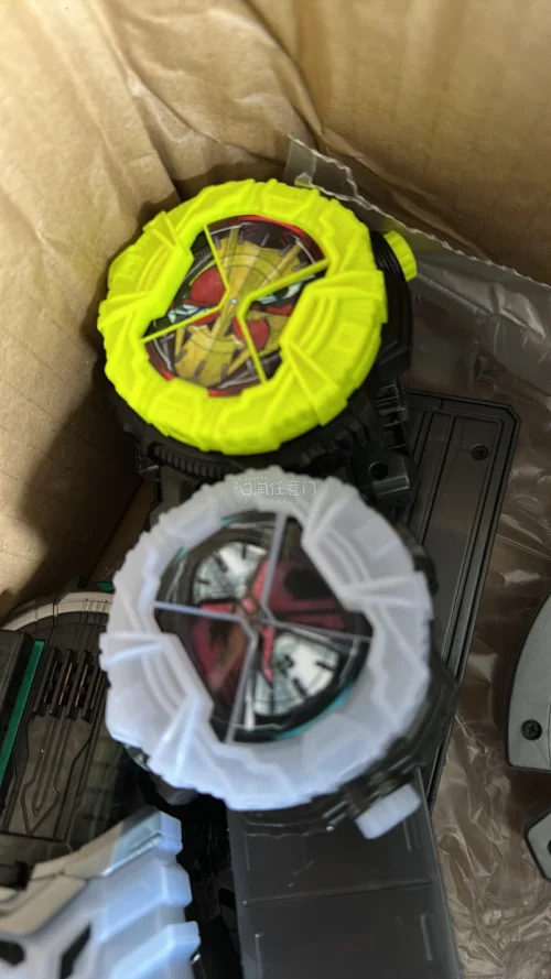 因为通关时间的延长，导致这次等了很久很久，到的时候发现箱子挤压都变形了。但是还好还好，里面的东西都还完好。