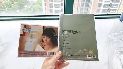 又是一波海淘CD，这一单走的竹蜻蜓，等待的时间比5月长了一周时间。
不过等待还是值得的，收到14张专辑的时候还是很开心。
辻亚弥乃的9张专辑，太好听了
还买到了韩国indie圈 taru的专辑