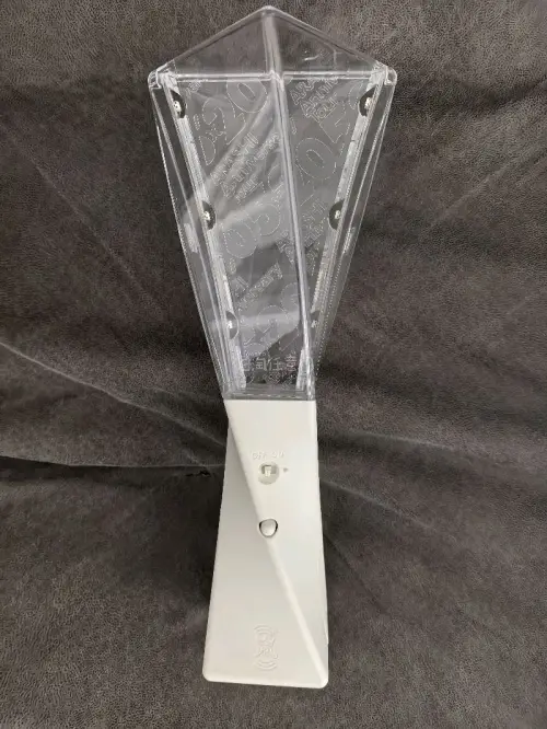 这次买的的是arashi的手灯，早期的手灯现在真的很好看价，基本都是全新，能正常使用。海运也很快，这次好像没有开箱，大概30天左右就收到了
