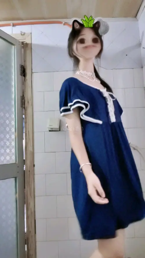 第一下买ax嘿嘿，好漂亮啊，到手都惊了，给力给力，谢谢挖煤机提供平台哈哈哈，不知道为啥拍的照片那么糊。那依稀能看清衣服的美吧
