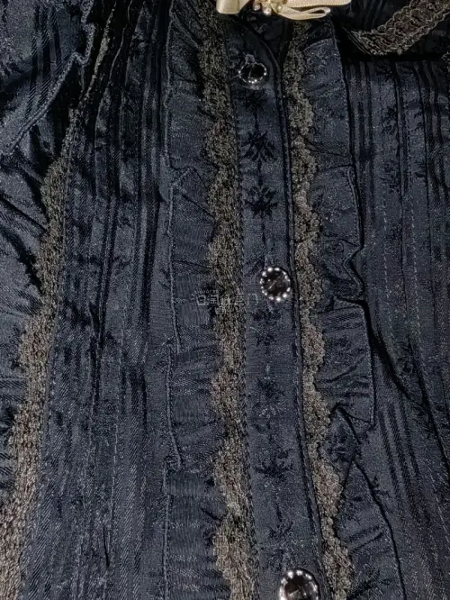 第一下买ax嘿嘿，好漂亮啊，到手都惊了，给力给力，谢谢挖煤机提供平台哈哈哈，不知道为啥拍的照片那么糊。那依稀能看清衣服的美吧