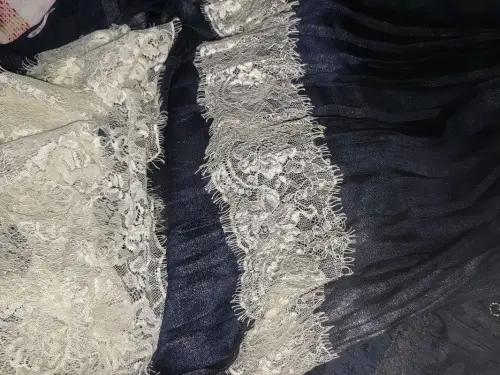 第一下买ax嘿嘿，好漂亮啊，到手都惊了，给力给力，谢谢挖煤机提供平台哈哈哈，不知道为啥拍的照片那么糊。那依稀能看清衣服的美吧