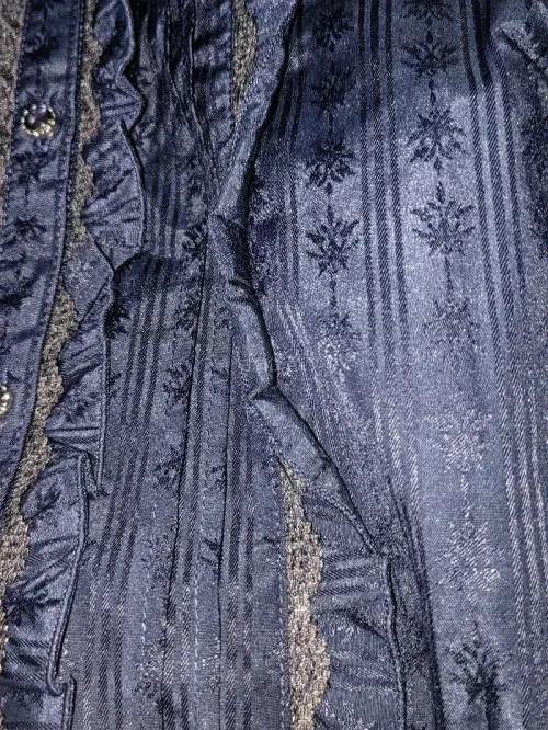 第一下买ax嘿嘿，好漂亮啊，到手都惊了，给力给力，谢谢挖煤机提供平台哈哈哈，不知道为啥拍的照片那么糊。那依稀能看清衣服的美吧