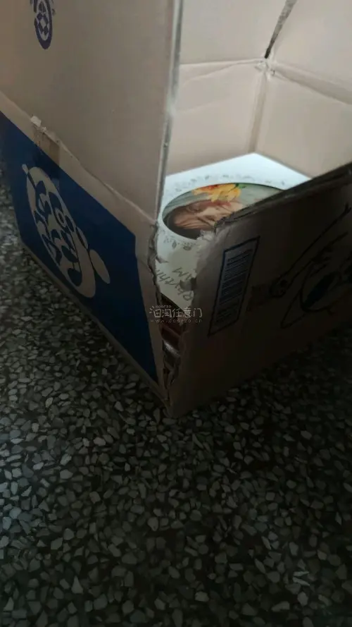 这次过海关有好的就是终于放弃每件都检查了，不好的就是检查唯一一件是撕箱，再撕册膜，其实就是烦到其他不检了。依旧刊物完好。