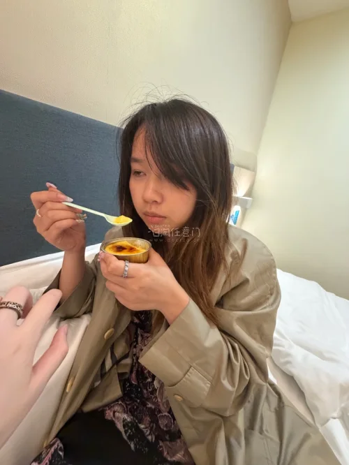 超级可爱的Burberry风衣，暇疵很少和新的一样，第一次在这个平台购物，体验真的很棒，下次还要来，嘿嘿
