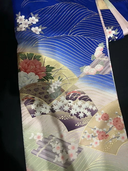 在挖煤姬下单的新一批海淘正绢又到啦
都是漂亮的布料，满满的全是漂亮的金彩，太华丽了，品相都很好，布料精美，购物体验非常满意
购物体验超级好，一次切了很多件正绢和服，收到挖煤姬的包裹后，想夸一夸！包装特别用心，里外气泡膜裹得严严实实，拆开一看商品完好无损，和描述一模一...