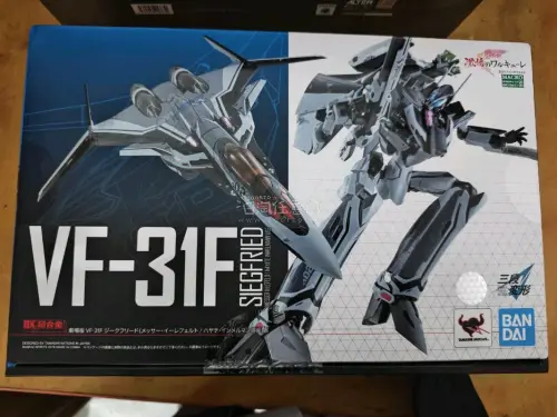 这次呢，又从日拍上蹲到了大a出品的碧蓝航线的巴尔的摩以及超合金vf-31f，不得不感慨国内倒爷猖獗。这次因为东西有点重还是选择了海运，箱子的也是加了填充物，也是很给力，箱子依旧八角尖尖。日淘任意门当属海淘的好去处。