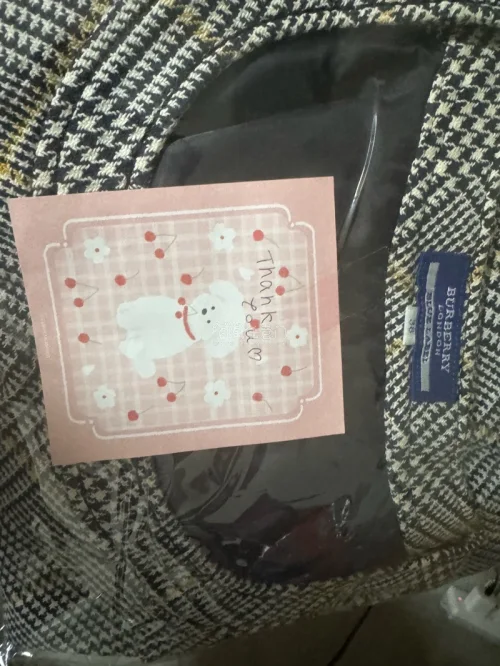 物流速度很快的一次！感觉只用了两周，两个商品就都到手了，蹲了很久才下单，是很优惠的价格！包装真的好好看，衣服很漂亮，喜欢