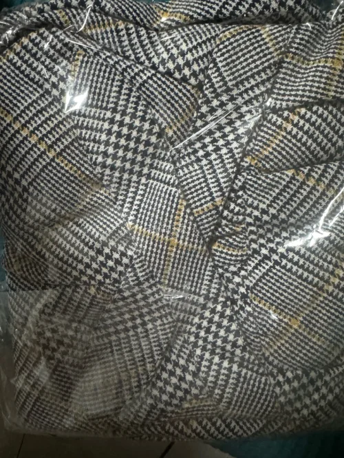 物流速度很快的一次！感觉只用了两周，两个商品就都到手了，蹲了很久才下单，是很优惠的价格！包装真的好好看，衣服很漂亮，喜欢