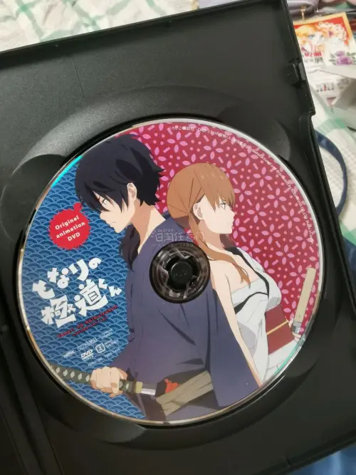 终于收到蹲了很久的邻座的怪同学12卷dvd！卖家打包特别用心，硬纸板加固，挖煤姬合箱包裹层层防护，打包牢固，合箱没有额外压坏物件。
能收到这么完好的中古周边太开心了。全程下单、入库、发货都很顺畅，性价比很高，切谷安心又省心。