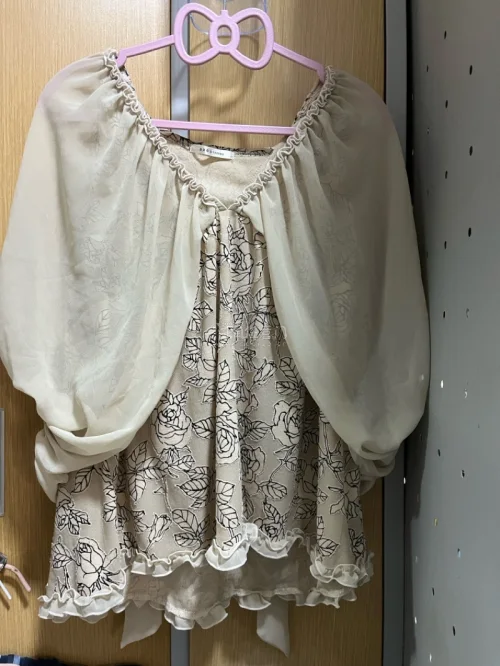 第一次用挖煤姬海淘衣服！成功下车了，收到了两件超级萌的衣服呀～在这里想夸一下挖煤姬，购买流程特别简单，看一次教程就学会啦！
嘿嘿，下个月再买一次～