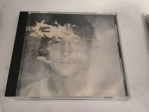 本月挖煤姬海淘的专辑到了，这次走的EMS的路线，这次的审核和运输都很快，升级后购物的体验也好了不少，不错的一次海淘体验，期待下一个月的购物体验