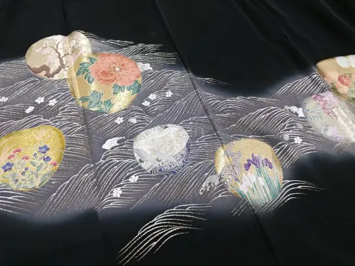 6月份日拍的正绢和服到啦，月初发出的单，月末就安全送到了，海运速度其实还蛮快的咧。价格很实惠，收到瑕疵很少，状态棒棒的。挖煤姬日拍也很好用，赶ddl出价也是秒出，好评～
