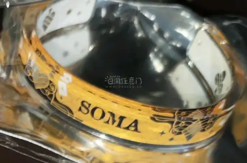 立牌做工精致，细节刻画超到位，御守面料软乎乎手感绝佳，小小一只揣在包里随身带超治愈。
全程用挖煤姬任意门转运，打包严实无磕碰，物流时效稳定，客服答疑耐心，入库出库核对细致，海淘体验满分。每次开箱都幸福感拉满，今年已经打算继续在这里淘更多周边，是会无限回购的宝藏转运平...