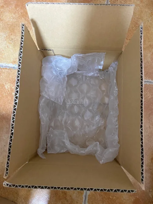 收到了一箱梦情，很开心，原本想在国内a店上架的时候买的项链，没买到，结果刚好在煤炉刷到了，价也不错，赶紧切了，最后平安无事运回来了，实在是喜出望外，感谢挖煤姬～
	
算是我第一次用这种海淘平台。切煤非常迅速汇率也不错，感觉还蛮适合深夜切一些好价的（我切的都不算热门谷...