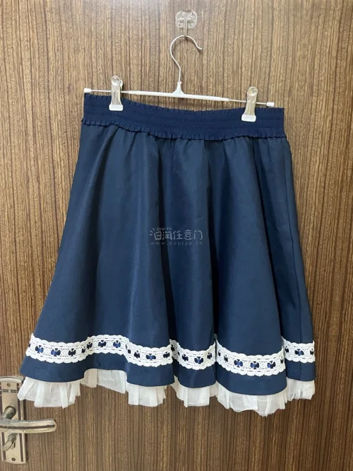 在这里买了好多件衣服，这次也依然满意～包装的很仔细，裙子没有一点破损，非常喜欢，以后有机会还会继续买的～