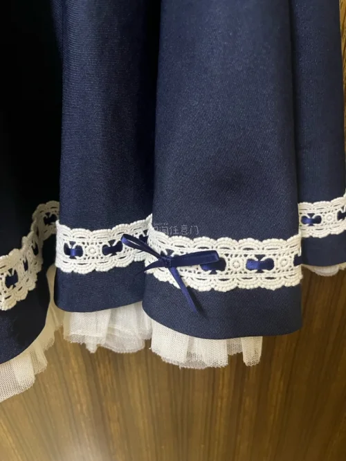 在这里买了好多件衣服，这次也依然满意～包装的很仔细，裙子没有一点破损，非常喜欢，以后有机会还会继续买的～