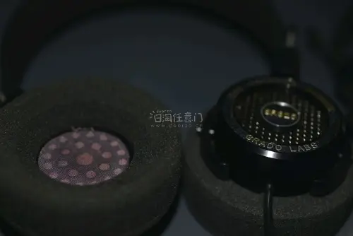 sr325作为 Prestige 系列热门机型，一直是话题耳机，没想到这次遇到了头版sr325，购物体验非常惊喜全程体验超省心。下单后任意门代拍响应迅速，仓库贴心加固包装，把简约披萨盒原厂包装层层防护，跨洋运输无磕碰，清关流程透明可查，时效稳定靠谱。
 
机身经典铝...