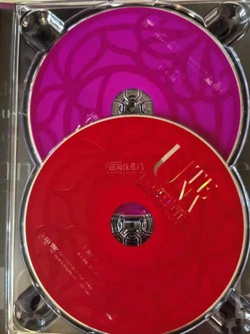 DVD终于到手，虽然卖家写的外壳有伤，但其实完全不明显，里面的图册和DVD都保存得很完好，虽然骏河屋的包装没有个人卖家那么细致，但完全OK。