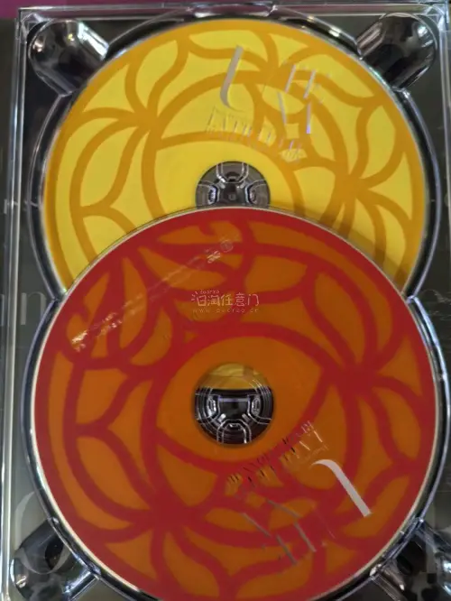 DVD终于到手，虽然卖家写的外壳有伤，但其实完全不明显，里面的图册和DVD都保存得很完好，虽然骏河屋的包装没有个人卖家那么细致，但完全OK。