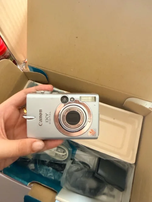 两台机器的成色都非常完美，包装的也很好，而且物流也很快，基本没怎么卡，最关键是加起来比国内便宜400➕，两台机子都验过确实没什么瑕疵，下次还会选择在挖煤姬购买ccd，挖煤姬我会永远拥护你