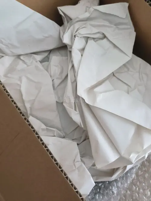 这次在挖煤姬买的玩具因为比较散所以用了海运寄回来，外箱有点损坏幸亏内部完好无损，填充挺多的，谢谢打包的小哥