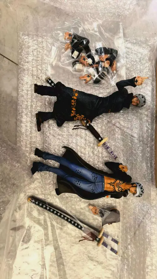 这次在挖煤姬入手了两款海贼王P.O.P特拉法尔加·罗手办，看到成色极佳便果断下单。走竹蜻蜓线路，物流速度很快，没几天就顺利收货。
 拆箱后格外惊喜，两款手办和商品描述完全相符，漆面、配件都完好无损，做工精致，机身几乎看不到使用痕迹。仔细检查了摆件、特效件，组装和摆放...