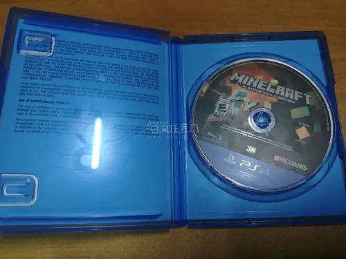 这次入手的PS4我的世界光盘成色超出预期，卖家包装严实，碟片和游戏盒都保存得很完好，盘面没有划痕，打开盒子内部干净整洁。物流速度稳定，到货全程没有磕碰损伤。游戏本身可玩性很高，自由建造的玩法百玩不厌，收藏实体盘手感很好，这次海淘购物体验特别舒心，商品和描述完全一致，...