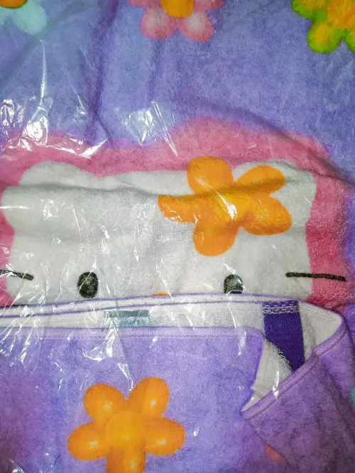 海淘第41箱拉噜～这次是超级大一个毛巾，时间也很久远了，颜值也很高，实用性超级广泛～依旧走的是epl，速度超快