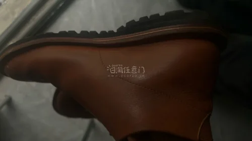 东西和卖家描述一致，挖煤姬工单相应及时，的确帮忙解决了问题，很满意的购物，虽然被税，买到喜欢的东西还是很开心…包装很OK，但是觉得保留卖家包装很重要