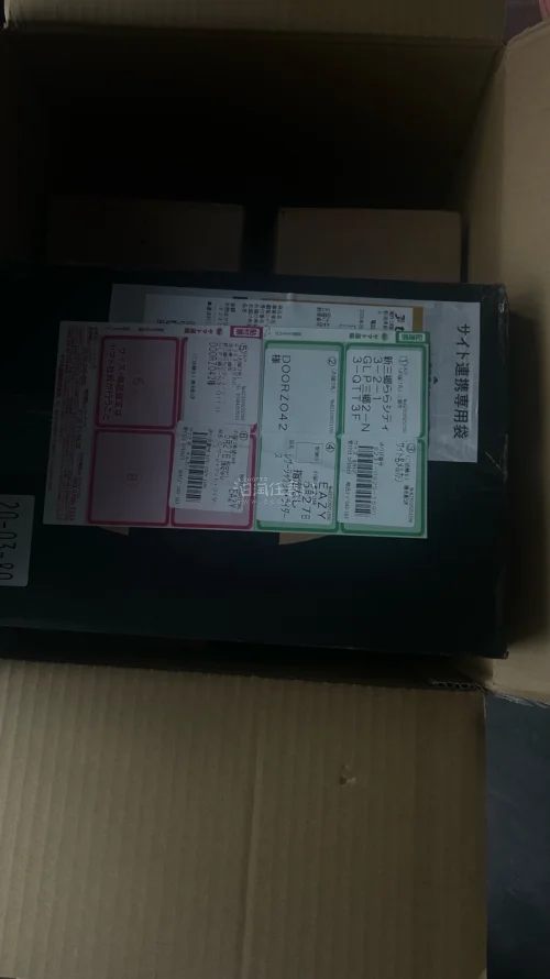 东西和卖家描述一致，挖煤姬工单相应及时，的确帮忙解决了问题，很满意的购物，虽然被税，买到喜欢的东西还是很开心…包装很OK，但是觉得保留卖家包装很重要